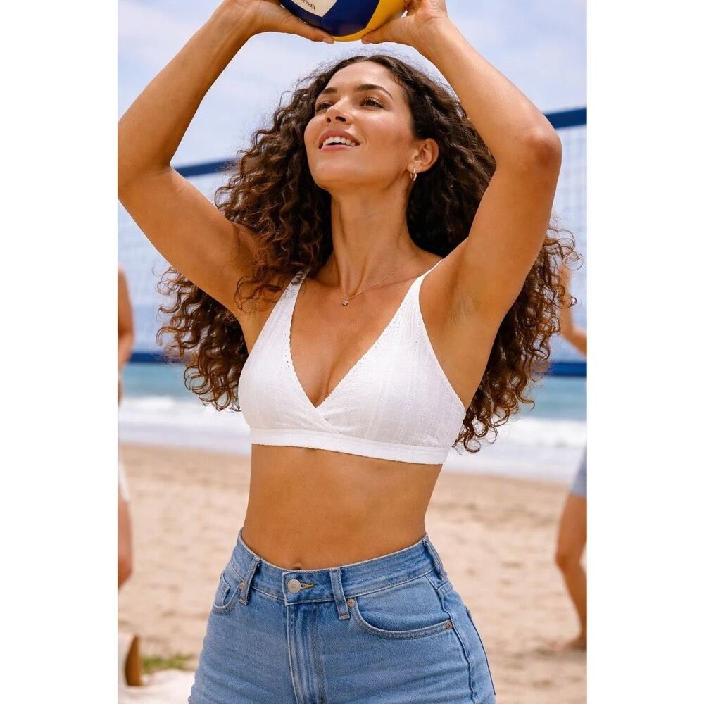 Andie The Belmar Bikini Top in Coconut Floral Eyelet M NWT